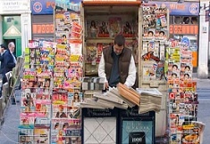 newspapersellerinalon006_235