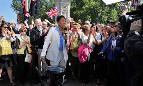 robinrobertsofabcatr007_460