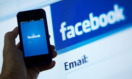 facebookandappleiphone008_460