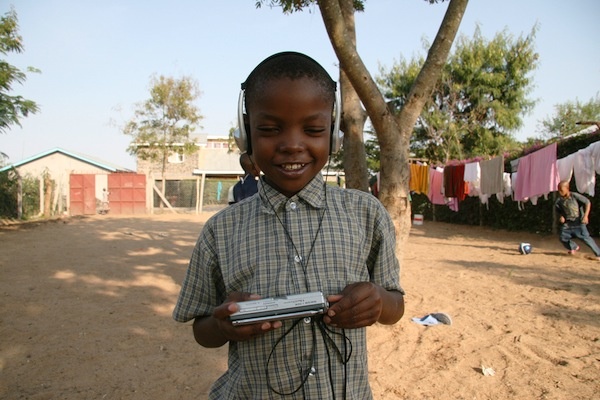 tanzaniaboyradiocc_600